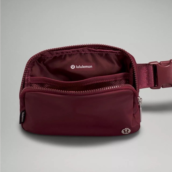 NEW Lululemon Everywhere Belt Bag - Red Merlot - Picture 2 of 3